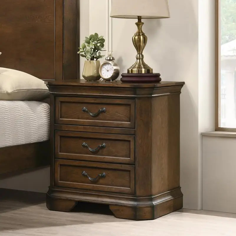 Traditional Wood Bedroom Set With Bed Dresser Nightstands And Chest