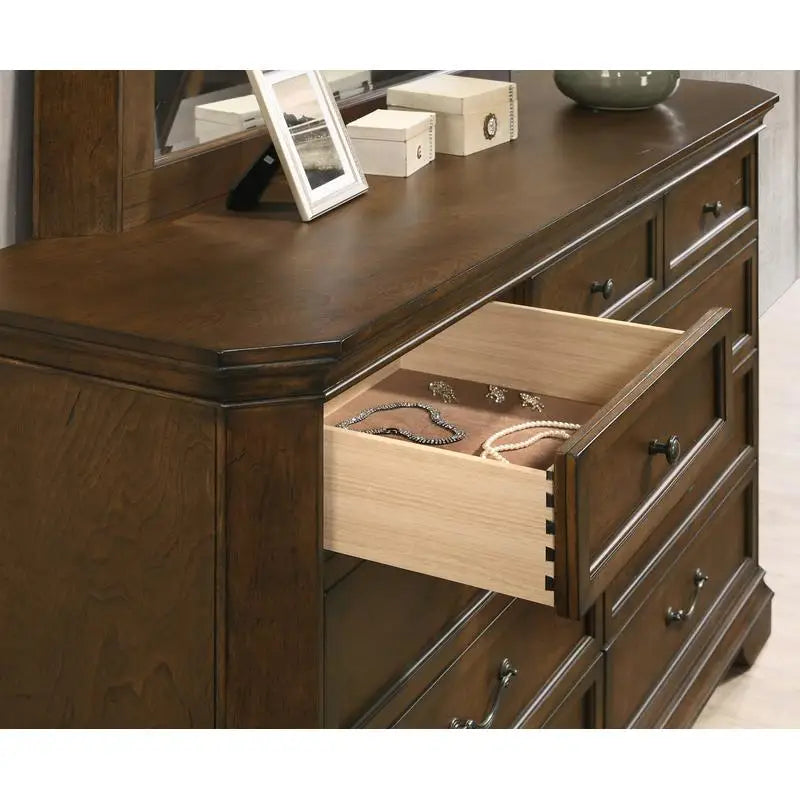 Traditional Wood Bedroom Set With Bed Dresser Nightstands And Chest