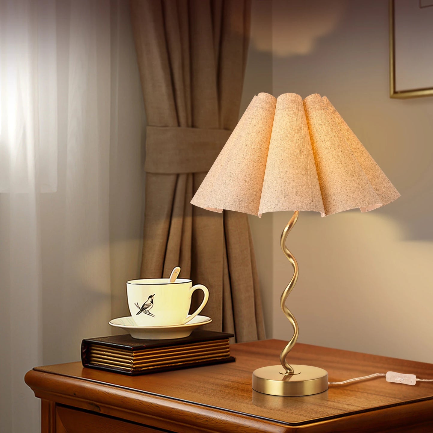 Modern Scalloped Pleated Iron Table Lamp For Bedroom Decor