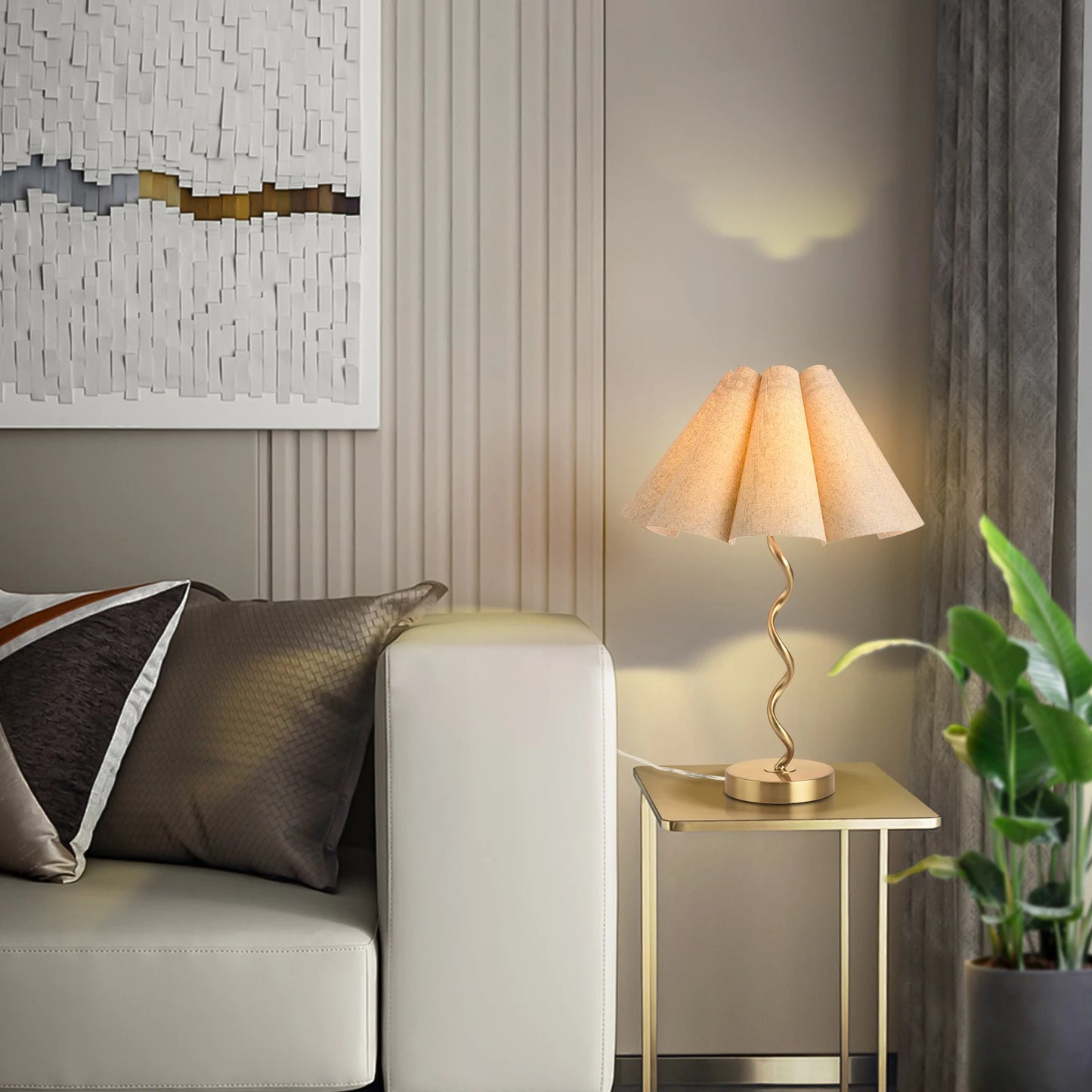 Modern Scalloped Pleated Iron Table Lamp For Bedroom Decor