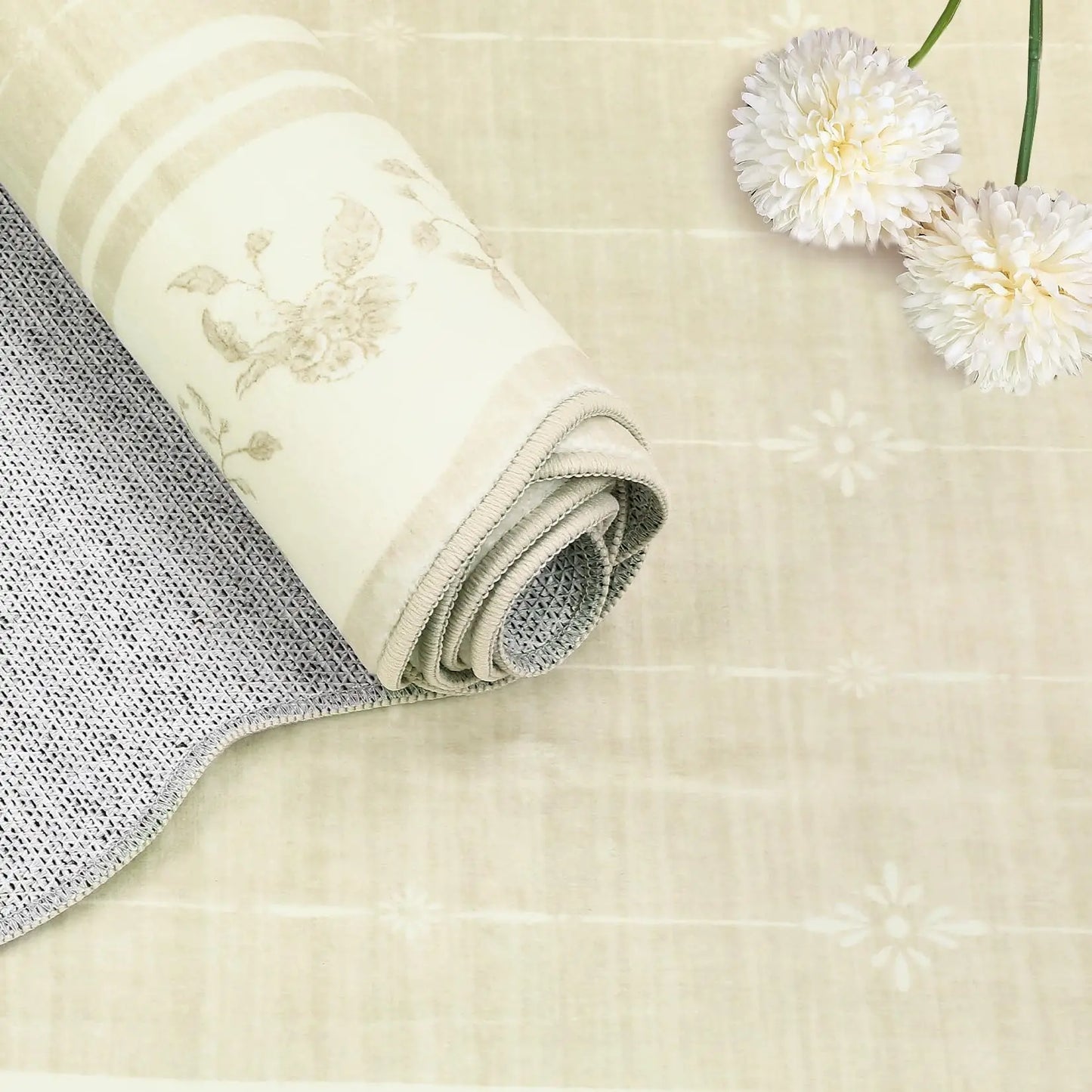 Foldable Low Pile Washable Area Rug Featuring Modern Scalloped Edge